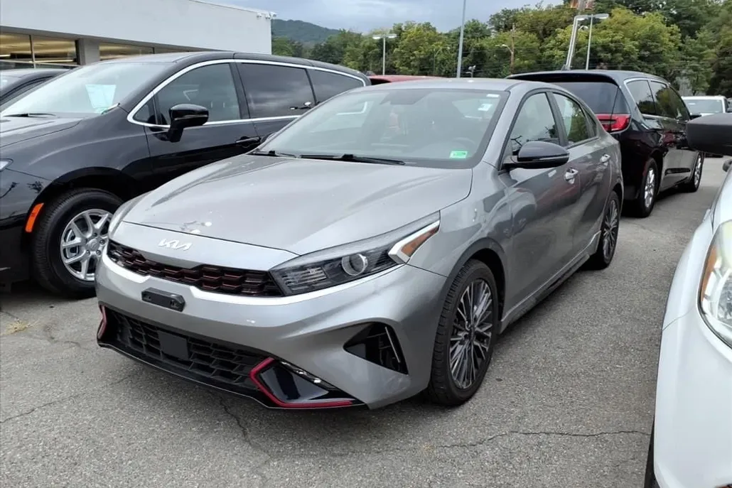 2022 Kia Forte GT-Line photo 1