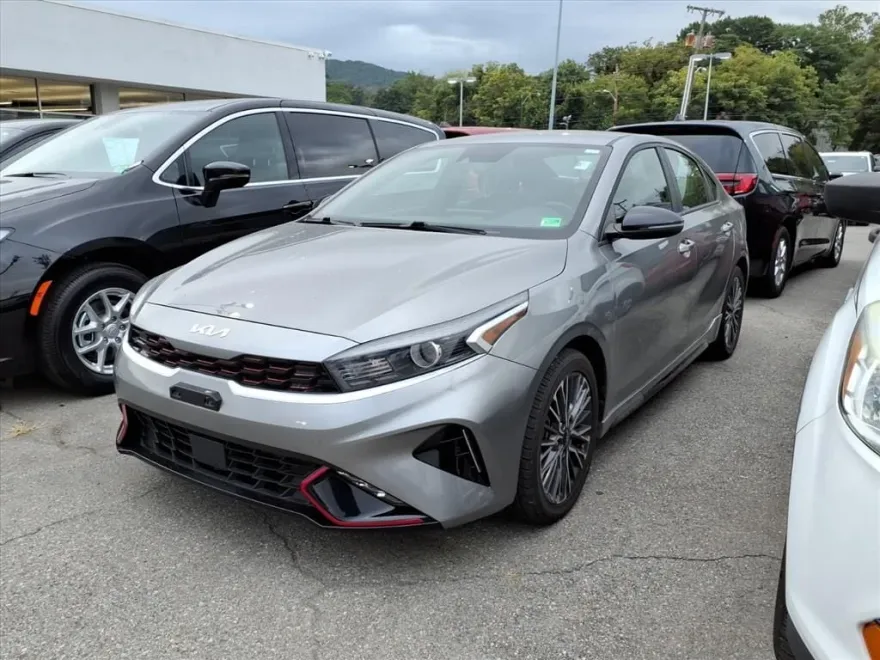 2022 Kia Forte GT-Line photo 1