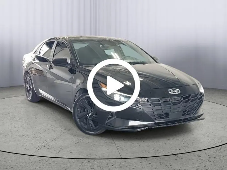 2022 Hyundai Elantra SEL Convenience photo 1