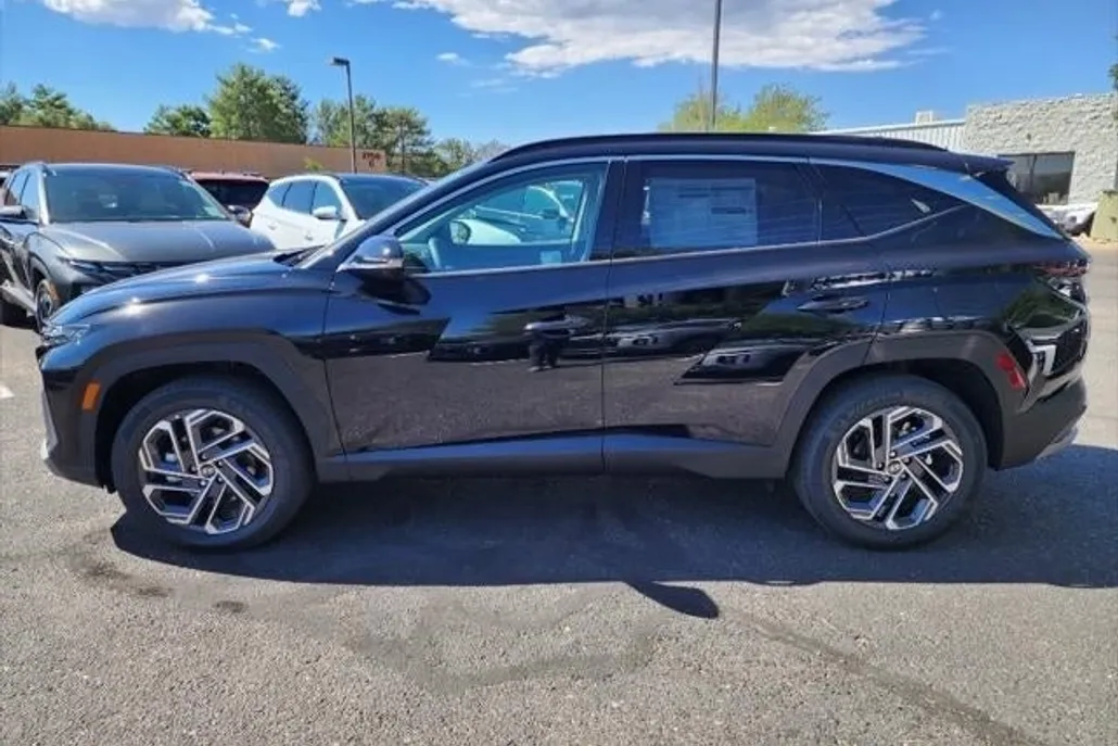 2025 Hyundai Tucson Hybrid Limited photo 1