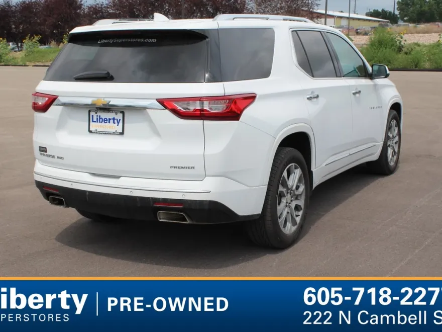 2021 Chevrolet Traverse Premier photo 1