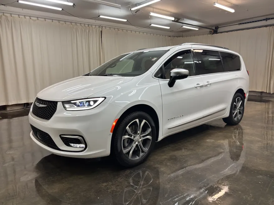 2026 Chrysler Pacifica Pinnacle photo 1