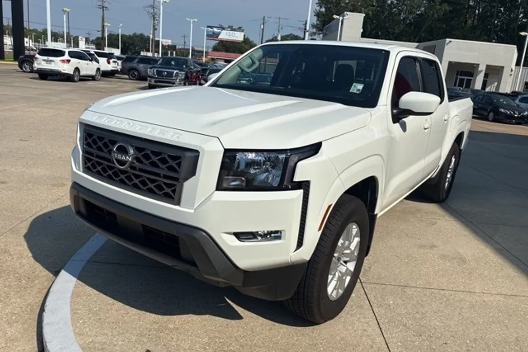 2024 Nissan Frontier SV photo 1