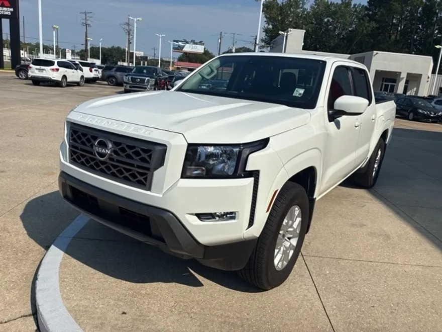 2024 Nissan Frontier SV photo 1