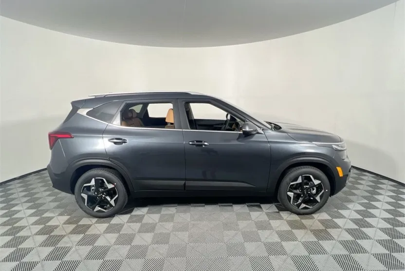 2025 Kia Seltos EX photo 1