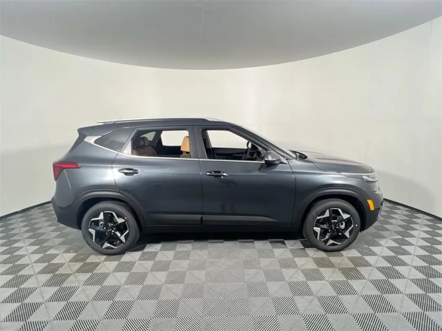 2025 Kia Seltos EX photo 1