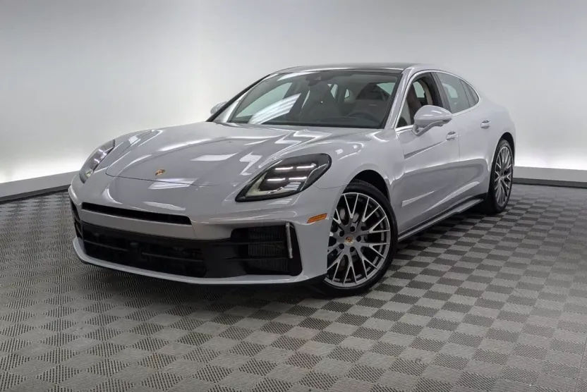 2025 Porsche Panamera 4 photo 1