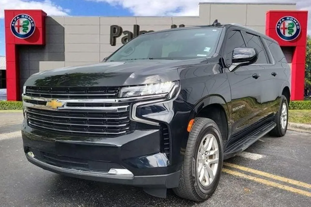 2021 Chevrolet Suburban LT photo 1