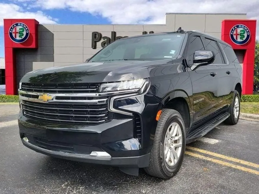 2021 Chevrolet Suburban LT photo 1