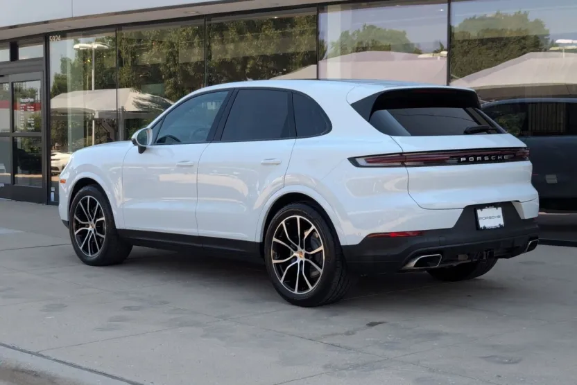 2025 Porsche Cayenne photo 1