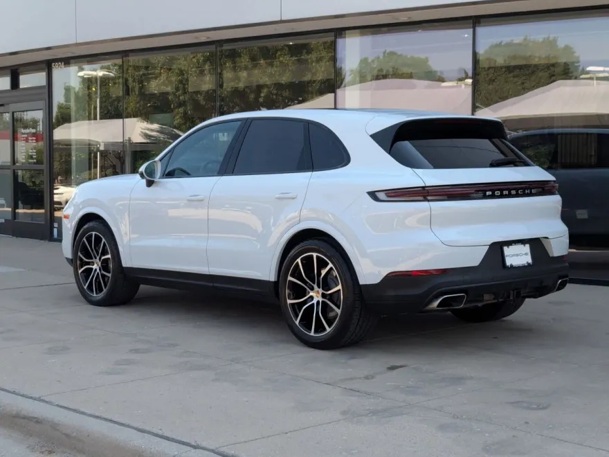 2025 Porsche Cayenne photo 1