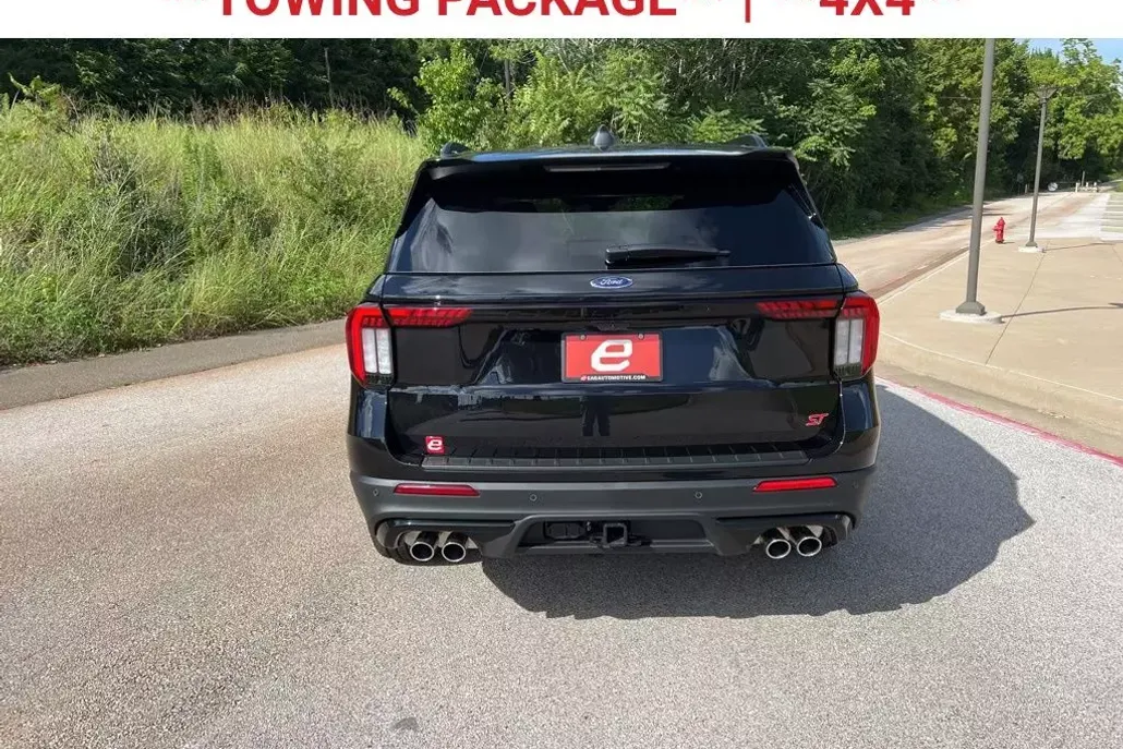 2025 Ford Explorer ST photo 1