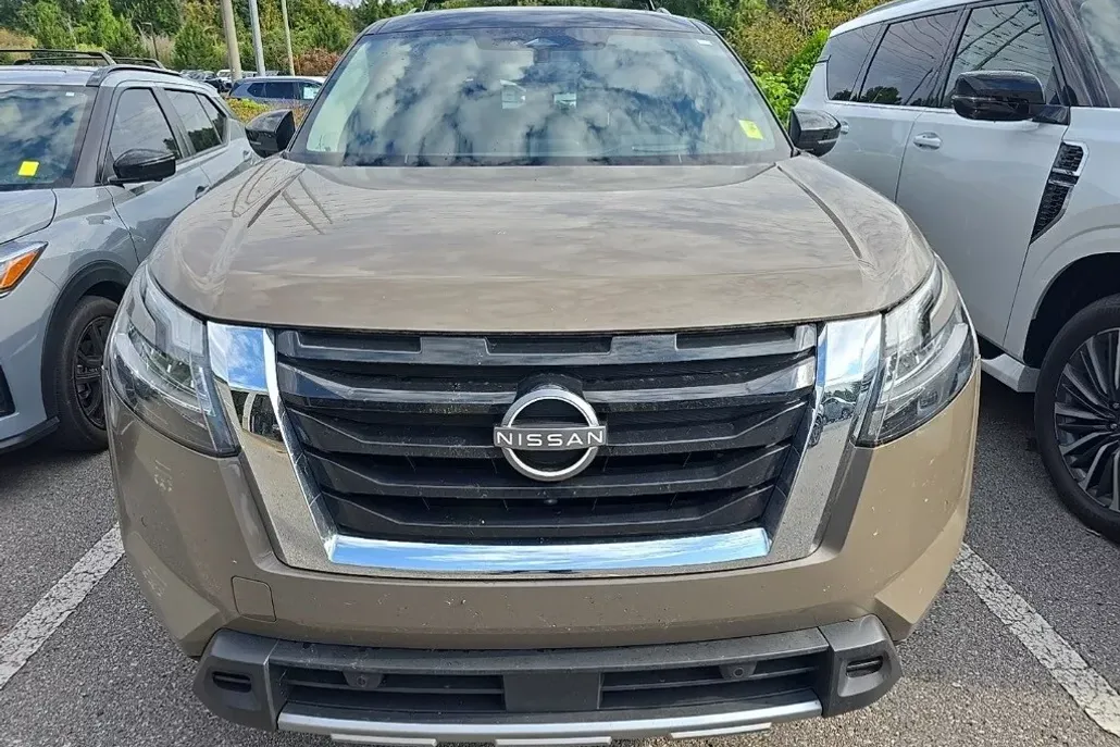 2023 Nissan Pathfinder Platinum photo 1