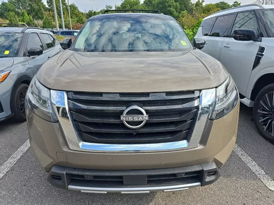 2023 Nissan Pathfinder Platinum photo 1