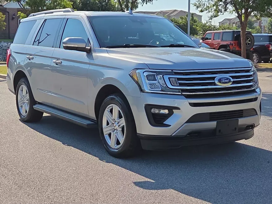 2020 Ford Expedition XLT photo 1