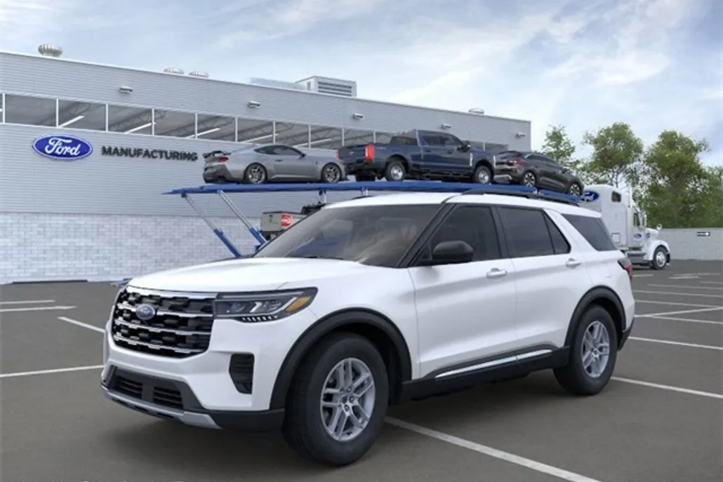 2025 Ford Explorer photo 1