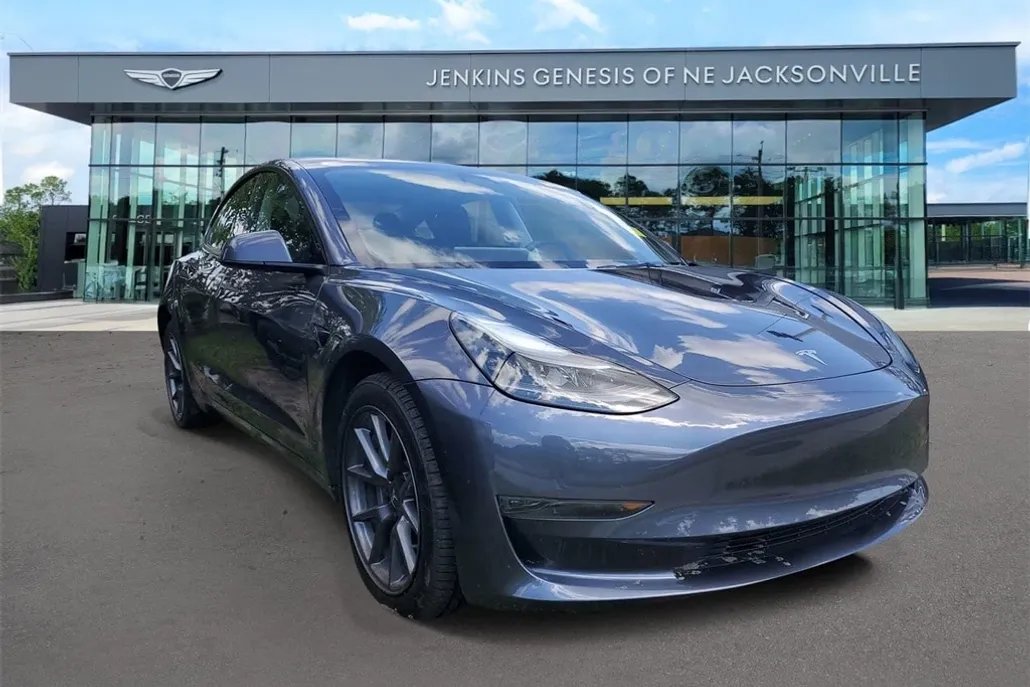 2023 Tesla Model 3 photo 1