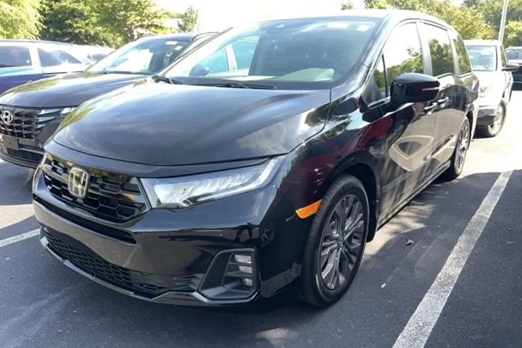 2025 Honda Odyssey Touring photo 1