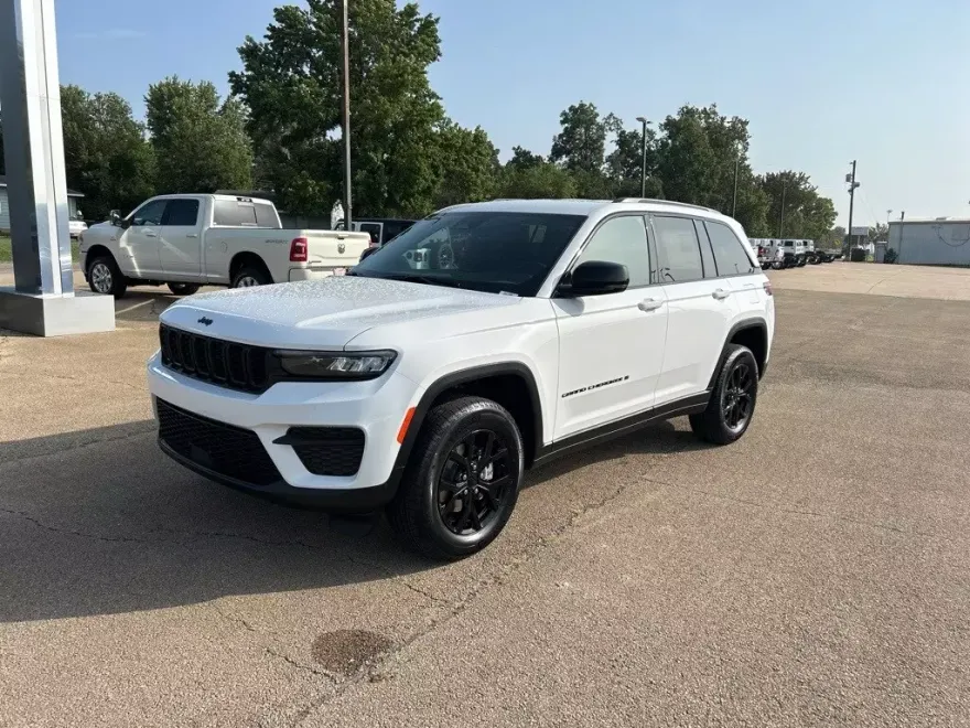 2024 Jeep Grand Cherokee Altitude photo 1
