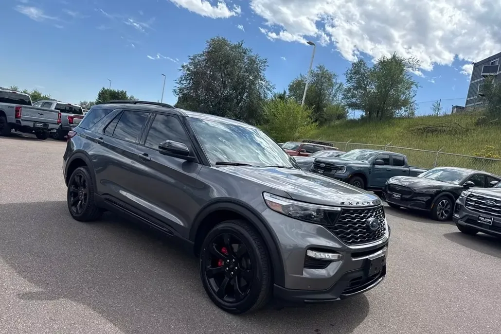 2023 Ford Explorer ST photo 1