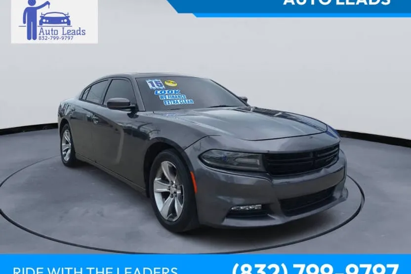 2015 Dodge Charger SXT photo 1