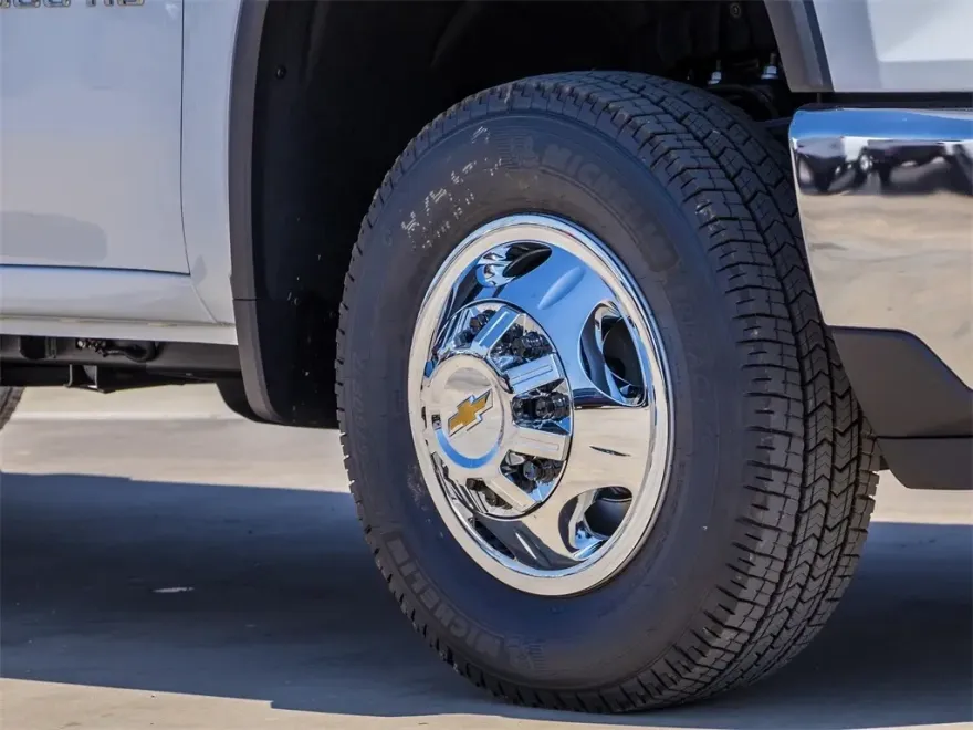 2026 Chevrolet Silverado 3500HD LT photo 1