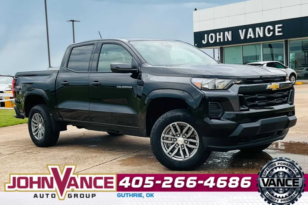 2025 Chevrolet Colorado Work Truck LT photo 1