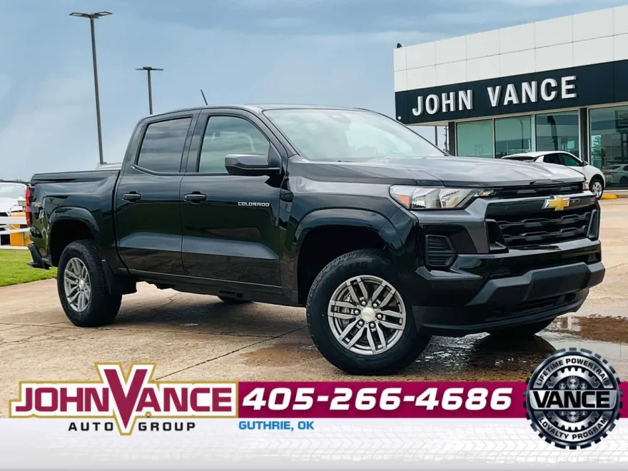 2025 Chevrolet Colorado Work Truck LT photo 1