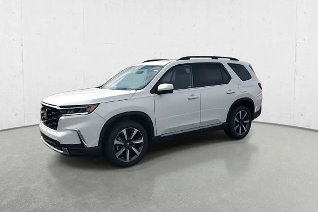 2025 Honda Pilot Touring photo 1