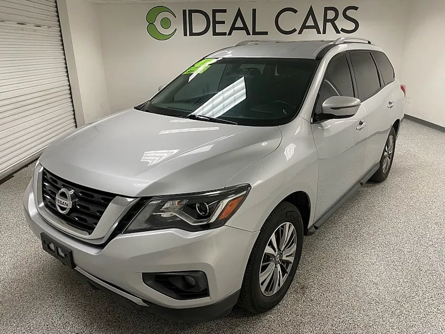 2018 Nissan Pathfinder SV photo 1