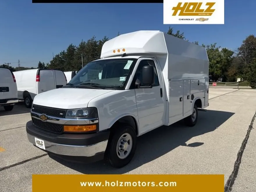 2025 Chevrolet Express Cutaway 3500 photo 1