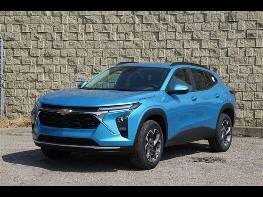 2025 Chevrolet Trax LT photo 1