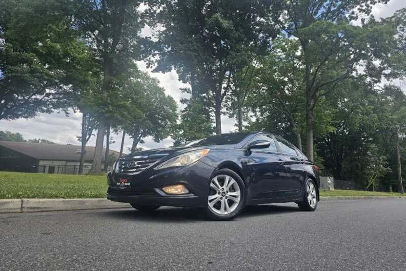2012 Hyundai Sonata Limited photo 1