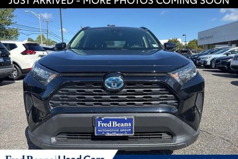 2021 Toyota RAV4 Hybrid LE photo 1