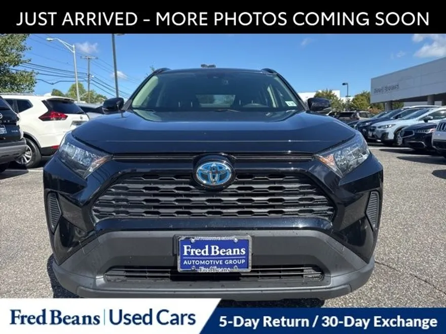 2021 Toyota RAV4 Hybrid LE photo 1