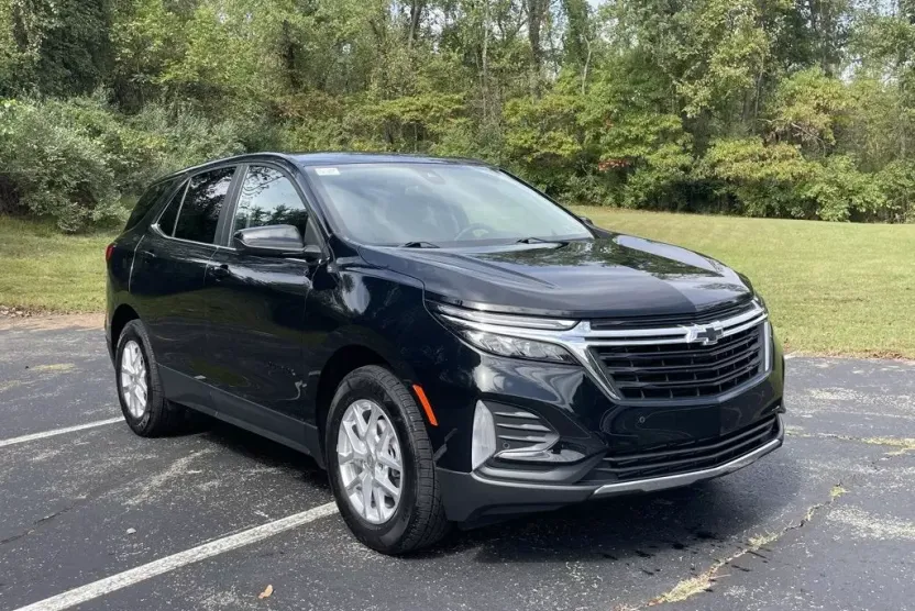 2022 Chevrolet Equinox LT photo 1