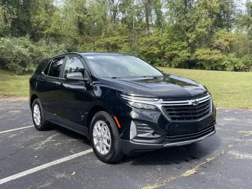 2022 Chevrolet Equinox LT photo 1