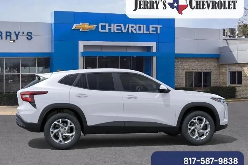 2026 Chevrolet Trax LS photo 1