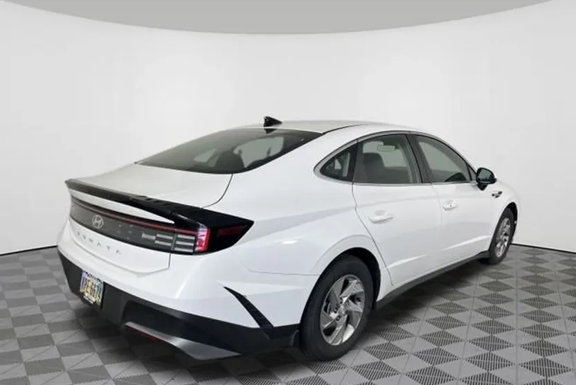 2025 Hyundai Sonata SE photo 1