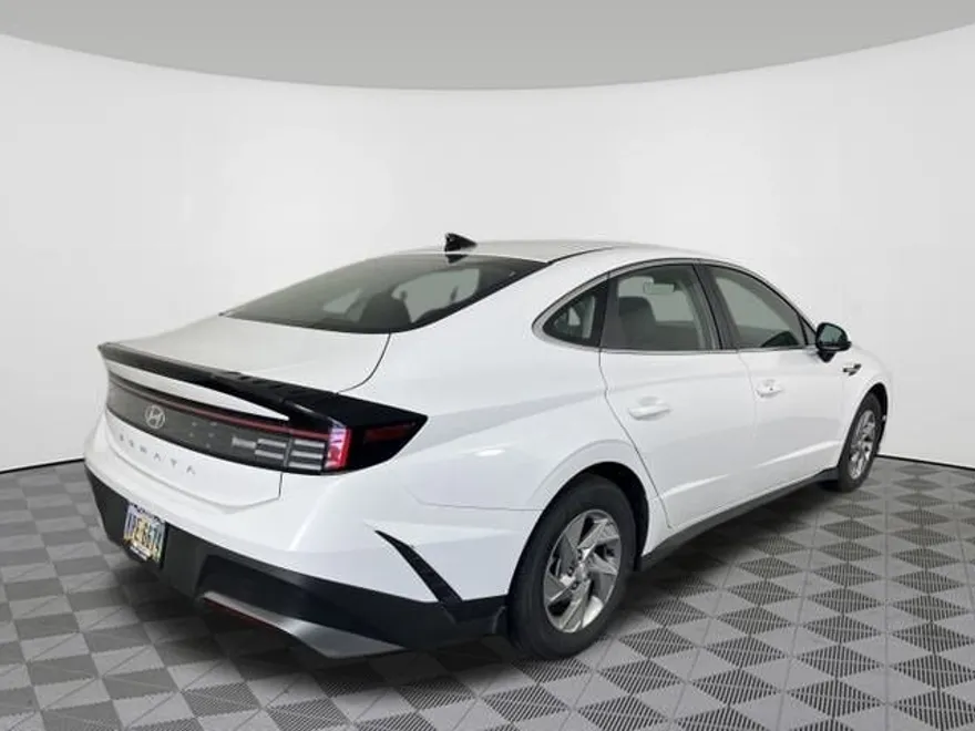 2025 Hyundai Sonata SE photo 1