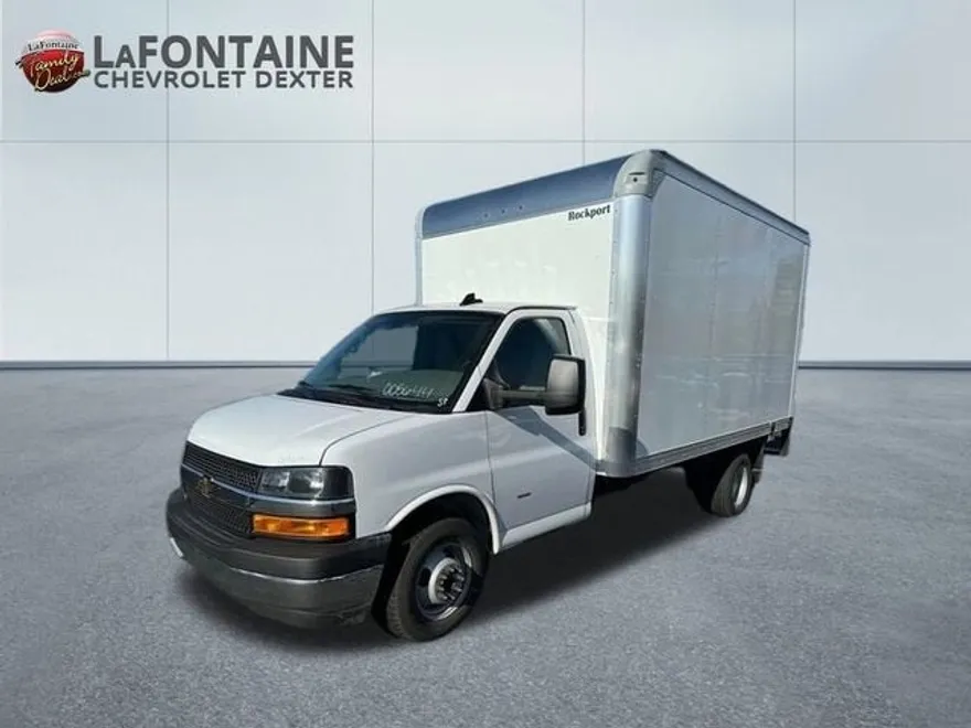 2024 Chevrolet Express Cutaway 3500 photo 1