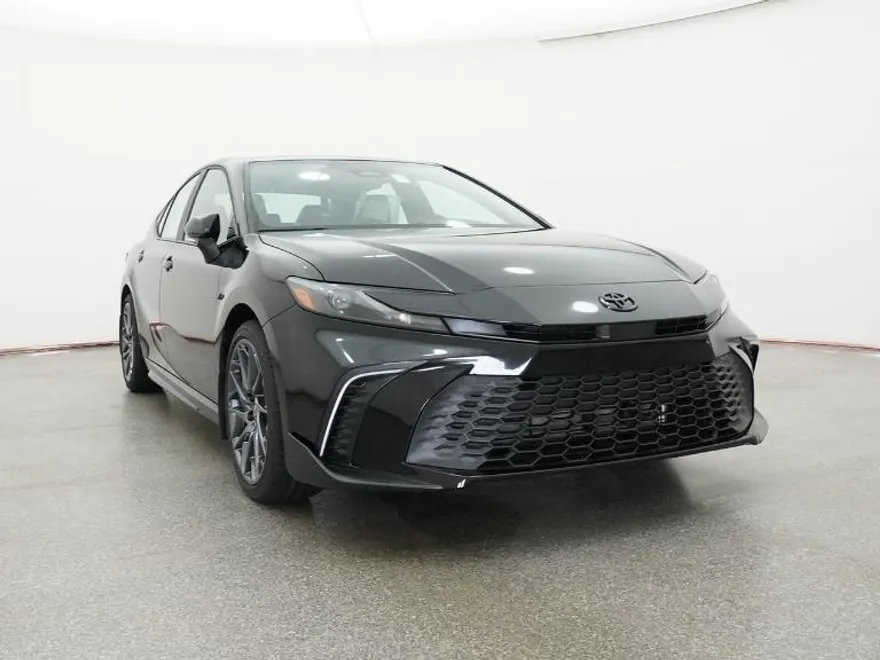 2025 Toyota Camry SE photo 1