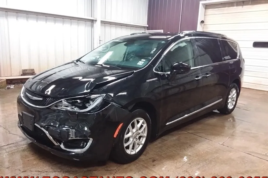 2020 Chrysler Pacifica Touring L photo 1