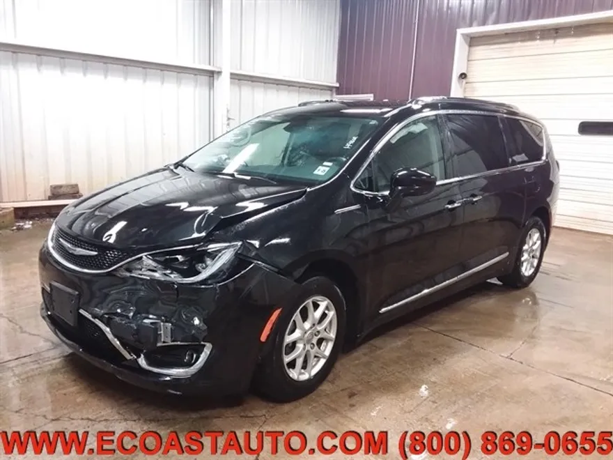 2020 Chrysler Pacifica Touring L photo 1