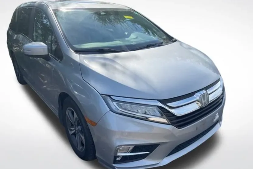 2018 Honda Odyssey Touring photo 1