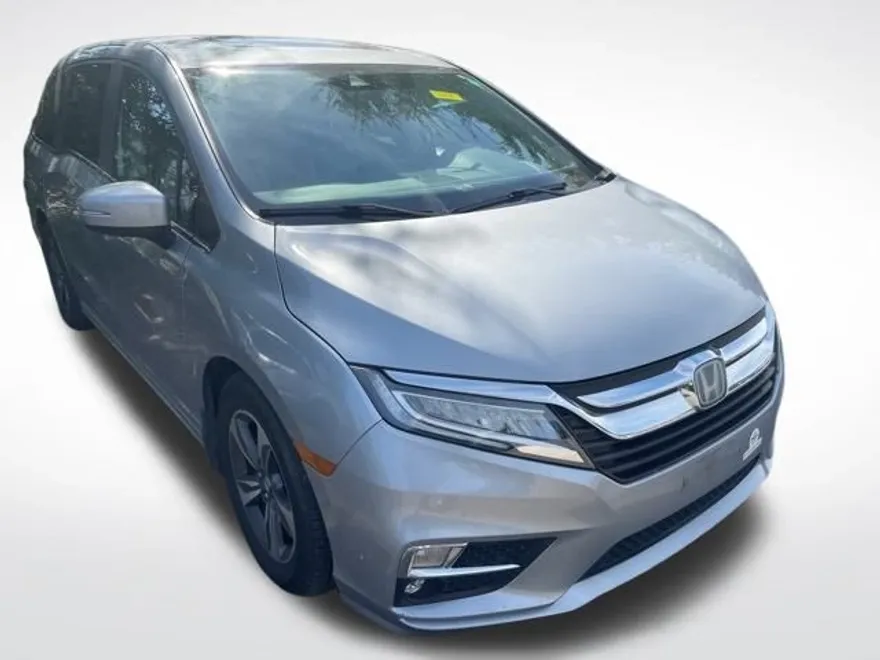 2018 Honda Odyssey Touring photo 1