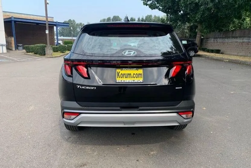 2025 Hyundai Tucson SE photo 1