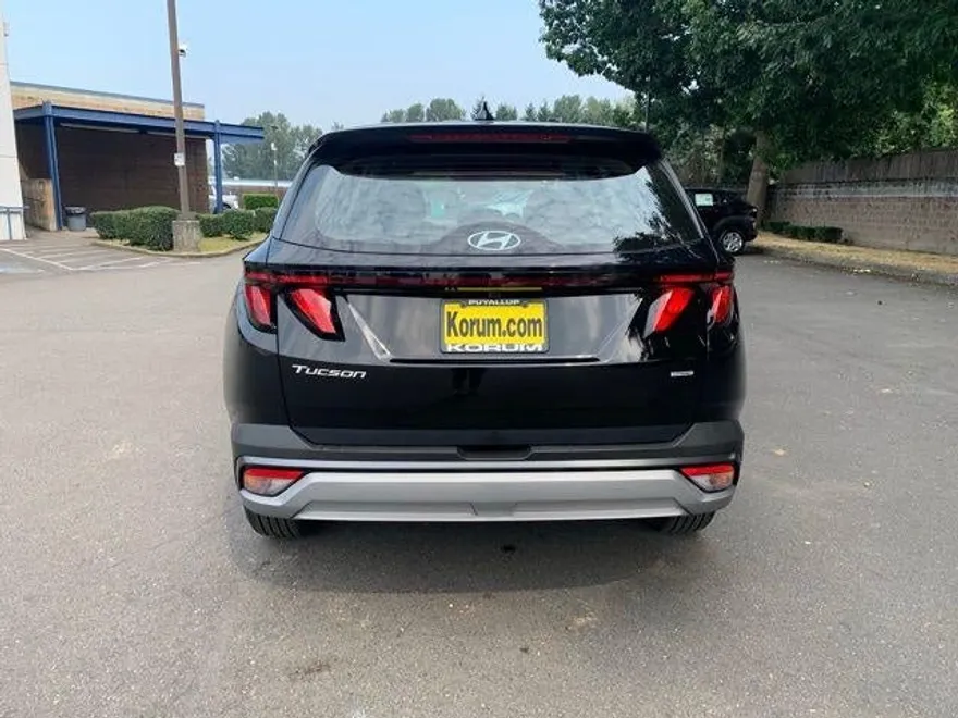 2025 Hyundai Tucson SE photo 1