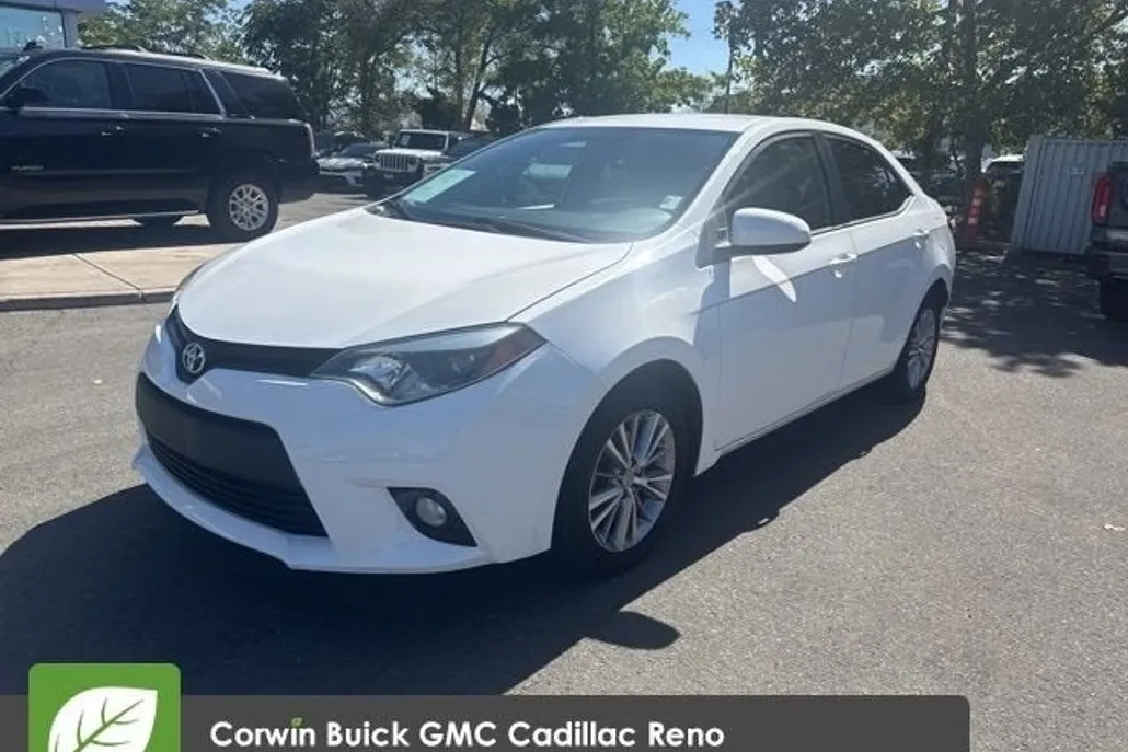 2014 Toyota Corolla LE photo 1