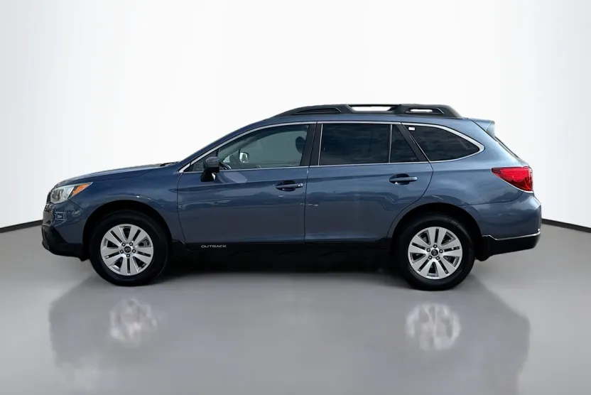 2016 Subaru Outback 2.5i Premium photo 1